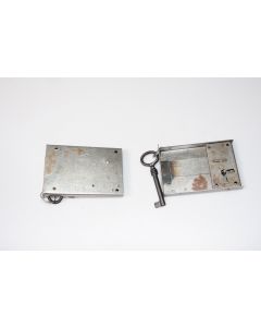 Kastenschloss mit Stulp,  rechts, Beschläge, Eisen, 60mm, 95mm, Dornmass 75mm. Geliefert mit passendem Schlüssel, Eisen.