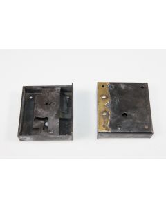 Kastenschloss mit Stulp links, Beschläge, Eisen, 75mm, 70mm, Dornmass 35mm. Geliefert mit passendem Schlüssel, Eisen.