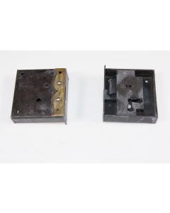 Kastenschloss mit Stulp rechts, Beschläge, Eisen, 75mm, 70mm, Dornmass 35mm. Geliefert mit passendem Schlüssel, Eisen.