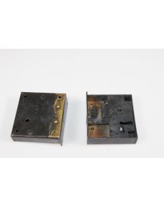 Kastenschloss mit Stulp rechts, Beschläge, Eisen, 75mm, 70mm, Dornmass 50mm. Geliefert mit passendem Schlüssel, Eisen.