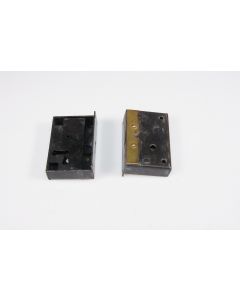 Kastenschloss mit Stulp links, Beschläge, Eisen, 75mm, 50mm, Dornmass 30mm. Geliefert mit passendem Schlüssel, Eisen.